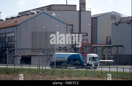 Port Talbot, Regno Unito. 31 Mar, 2016. La Tata Steel Works in Port Talbot questo pomeriggio. Tata Steel è la vendita di tutta la sua perdita di affari NEL REGNO UNITO, con più di 4 mila posti di lavoro presso il Port Talbot sito attualmente a rischio. Credito: Phil Rees/Alamy Live News Foto Stock