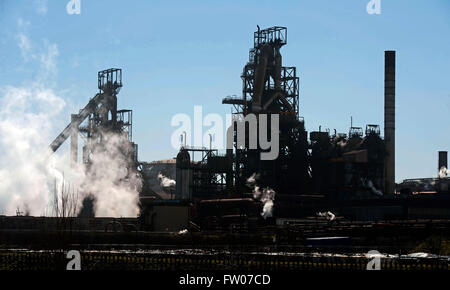 Port Talbot, Regno Unito. 31 Mar, 2016. La Tata Steel Works in Port Talbot questo pomeriggio. Tata Steel è la vendita di tutta la sua perdita di affari NEL REGNO UNITO, con più di 4 mila posti di lavoro presso il Port Talbot sito attualmente a rischio. Credito: Phil Rees/Alamy Live News Foto Stock