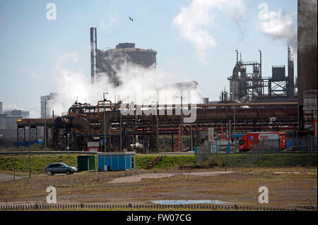 Port Talbot, Regno Unito. 31 Mar, 2016. La Tata Steel Works in Port Talbot questo pomeriggio. Tata Steel è la vendita di tutta la sua perdita di affari NEL REGNO UNITO, con più di 4 mila posti di lavoro presso il Port Talbot sito attualmente a rischio. Credito: Phil Rees/Alamy Live News Foto Stock