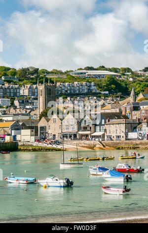 Porto di pescatori di St Ives, visto dal Molo di Smeatons, Cornovaglia, Inghilterra, Regno Unito Foto Stock