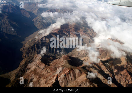 Al di sopra della gamma della montagna che separa il Cile da Argentina Foto Stock