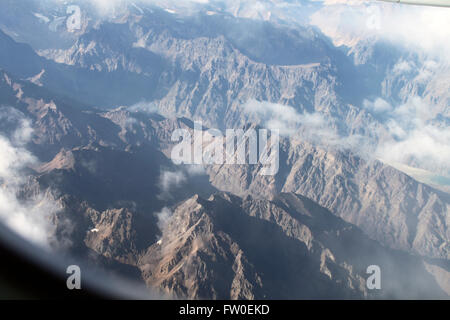 Al di sopra della gamma della montagna che separa il Cile da Argentina Foto Stock