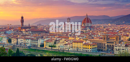 Panorama di Firenze. Immagine panoramica di Firenze, Italia durante il bellissimo tramonto. Foto Stock