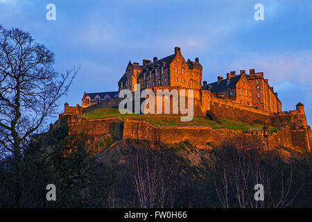 Una vista del magnifico castello di Edimburgo in Scozia. Foto Stock