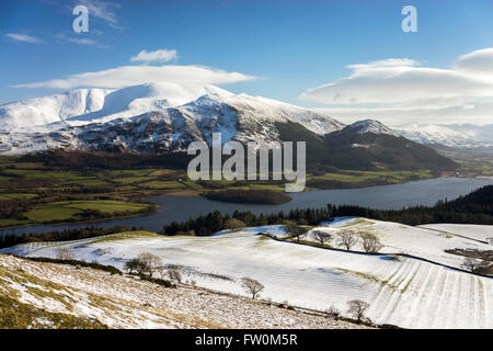 Paesaggi invernali di Bassenthwaite Lake e Skiddaw dalla vendita è sceso. Lake District, Cumbria, England, Regno Unito Foto Stock