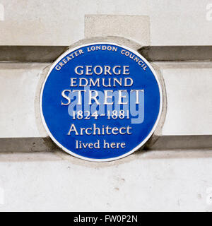 Targa blu sulla home dell'architetto George Edmund Street in Cavendish Place, Londra. Foto Stock