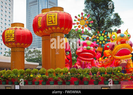 Parco con decorazione tradizionale drago cinese per le vacanze. Hong Kong Foto Stock