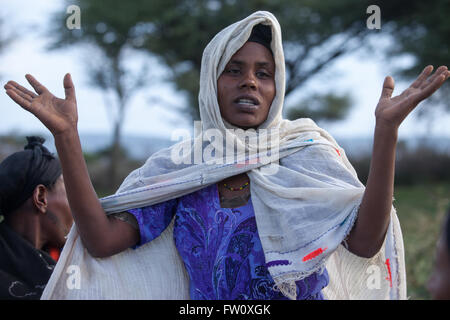 Il lago di Langano, Etiopia, ottobre 2013 gruppo femminile incontro di Woshe Kenan."Siamo preoccupati per la deforestazione e sono state piantando alberi.". Foto Stock