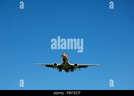 Arlington, Virginia, Stati Uniti d'America, 13 ottobre 2006 Piano volando all'Aeroporto Nazionale Reagan ad Arlington in Virginia Credit: Mark Reinstein Foto Stock