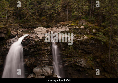 Fiume Nooksack e Parco Nazionale delle Cascate Nord delle Cascate del Nooksack Foto Stock