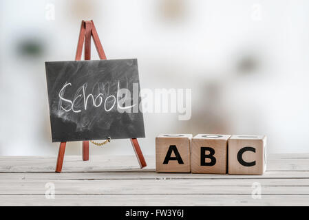 Alfabeto insegnamento nella scuola con cubetti di abc Foto Stock