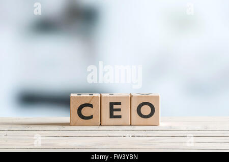 CEO titolo su un cartello in legno fatto di cubi Foto Stock