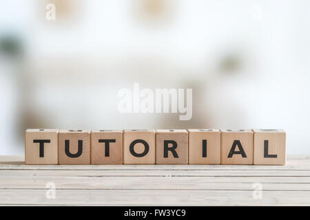 Tutorial fatti segno di cubi su un tavolo di legno Foto Stock