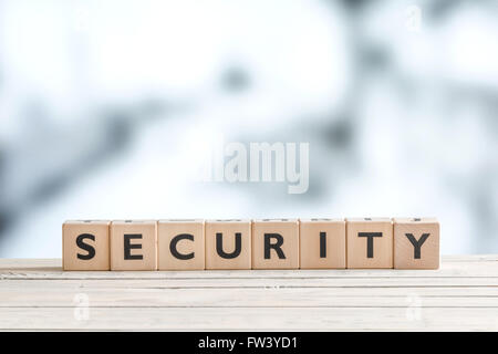 Sicurezza firma fatta di cubetti di legno su un tavolo Foto Stock