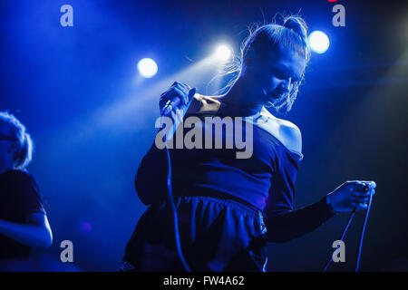 Mosca - 30 Marzo 2016 - Ic3peak il riscaldamento sul palco prima del famoso trip hop cantante Tricky in Yotaspace club Foto Stock