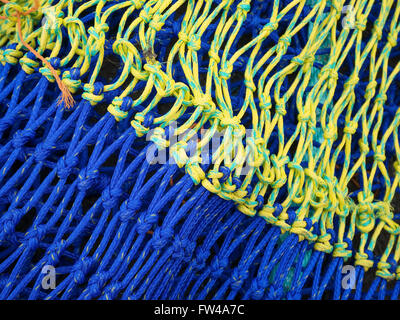 Una nuova e colorata in nylon (pesca reti da traino) net. Foto Stock