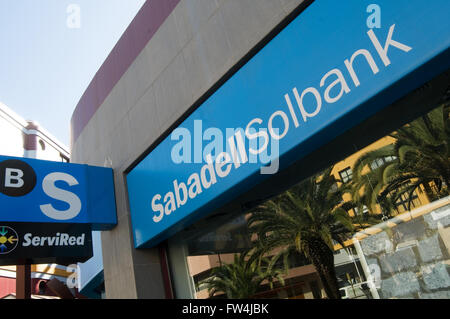 Sabadel solbank Banco de Sabadell banca banche banking spagna spagnolo registrato nel Principato di Andorra highstreet high street Foto Stock