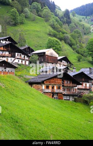 Chalet in legno del Beaufortain, Alpi Foto Stock