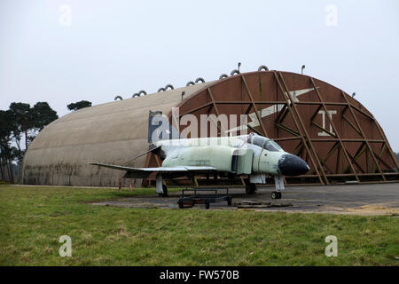 Vintage F4 Phantom (RAF versione) fighter-jet a ex UASF Bentwaters base, Suffolk, Regno Unito. Foto Stock