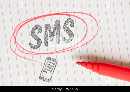 Nota SMS in un rosso contrassegnato con cerchio sulla carta lineare Foto Stock