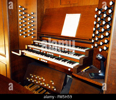 Registri e console, St. John Smith Square, Westminster concert hall , da Johannes Kleis, Bonn, la Sainsbury Organ 1993 Foto Stock