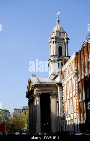 La Chiesa di San Giorgio, Hanover Square, Handel's chiesa, compositore inglese, completato 1725, colonne corinzie e la torre campanaria. Foto Stock