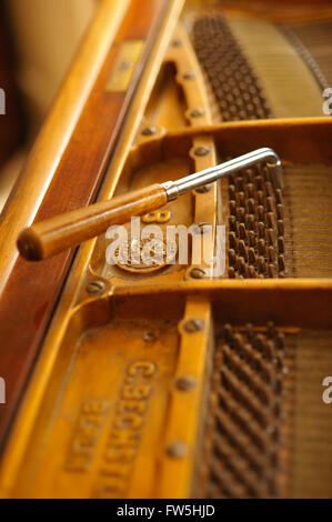 Piano tuning martello, perni e ponte di Bechstein modello un grande pianoforte, pre 1900 Foto Stock