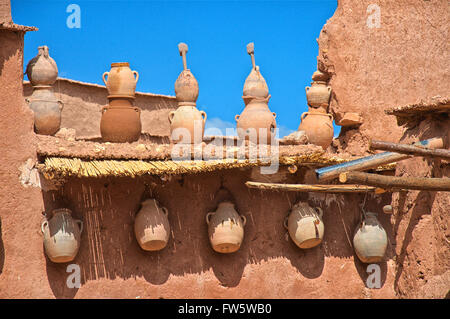 Dettagli nella città fortificata di Ait Ben Haddou, teatro di posa per numerosi film. Foto Stock