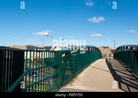 Il Footbridge oltre la A419 a Cirencester, Gloucestershire, Regno Unito Foto Stock