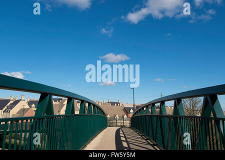 Il Footbridge oltre la A419 a Cirencester, Gloucestershire, Regno Unito Foto Stock