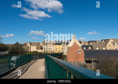 Il Footbridge oltre la A419 a Cirencester, Gloucestershire, Regno Unito Foto Stock