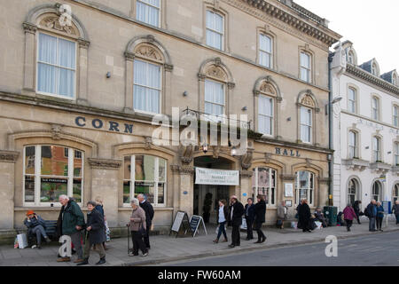 Ristrutturato hall di mais e del mais arcade hall in luogo di mercato, CIRENCESTER, GLOUCESTERSHIRE, Regno Unito Foto Stock