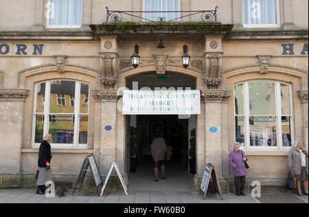 Ristrutturato hall di mais e del mais arcade hall in luogo di mercato, CIRENCESTER, GLOUCESTERSHIRE, Regno Unito Foto Stock