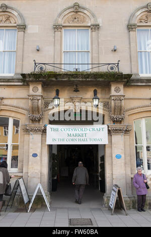 Ristrutturato hall di mais e del mais arcade hall in luogo di mercato, CIRENCESTER, GLOUCESTERSHIRE, Regno Unito Foto Stock