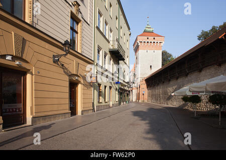 La Polonia, Cracovia (Cracovia), Pijarska street, Florianska Gate (St. Florian's Gate) e città vecchia fortificazione a parete Foto Stock