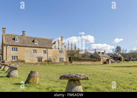 Il villaggio Costwold di Wyck Rissington, Gloucestershire, England, Regno Unito Foto Stock