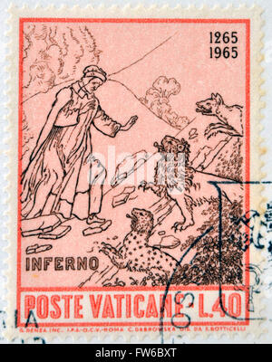 Vaticano - circa 1965: un timbro stampato in Vaticano dedicata all anniversario della nascita di Dante, mostra Dante ingresso all'inferno Foto Stock