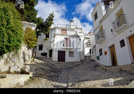 Strada di Capileira in La Alpujarra di Granada, Spagna Foto Stock