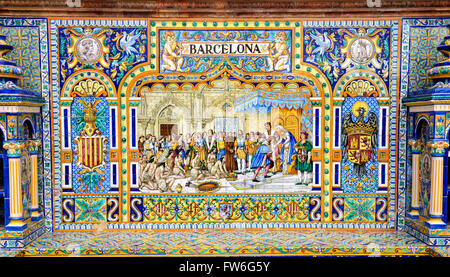 Famosa decorazione ceramica in Plaza de Espana, Sevilla, Spagna. Tema di Barcellona. Foto Stock