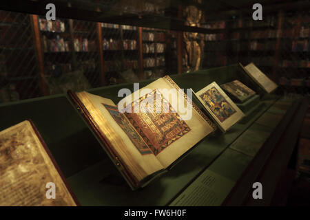 Latino Antico Francia vangelo libro dalla Abbazia di San Reims display in Morgan Library & Museum, Manhattan, New York City, Stati Uniti d'America Foto Stock