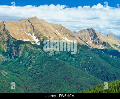 Great Northern mountain e mount concede in grande orso deserto vicino a Hungry Horse, montana Foto Stock