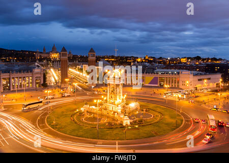 Vista aerea su Plaça Espanya e Montjuic Hill con il Museo Nazionale d'Arte della Catalogna, Barcellona, Spagna Foto Stock