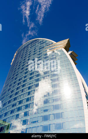 Vista frontale del W Barcelona Hotel, progettato dall'architetto Ricardo Bofill Foto Stock