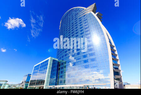 Vista frontale del W Barcelona Hotel, progettato dall'architetto Ricardo Bofill Foto Stock