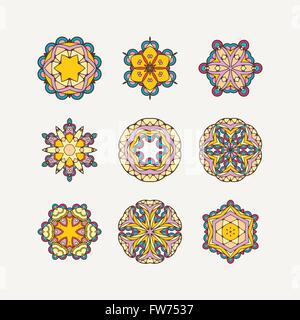 Set di vettore ornati mandala simboli. Mehndi pizzi tattoo. Oriental tessere con angoli acuti. Illustrazione Vettoriale