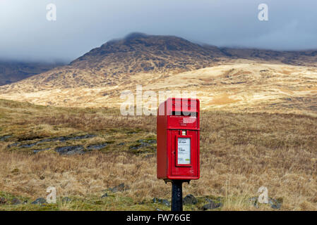 Postbox sull'Isle of Mull, Ebridi Interne, Argyll & Bute, Scozia Foto Stock