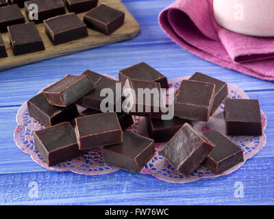 Caramelle di cioccolato fondente Foto Stock