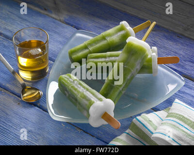 Succo verde popsicles Foto Stock