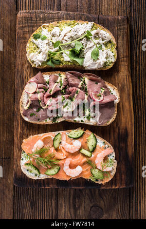 Mangiare pulita e sana colazione panino sul pannello di legno Foto Stock