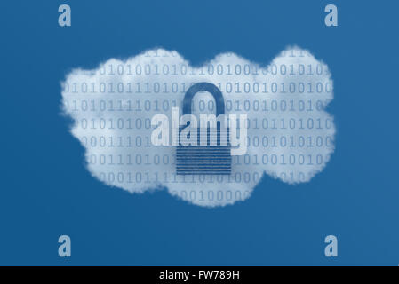 Una nuvola bianca con binari data e un lucchetto chiuso che illustra il concetto di sicurezza dei dati con il cloud computing. Foto Stock
